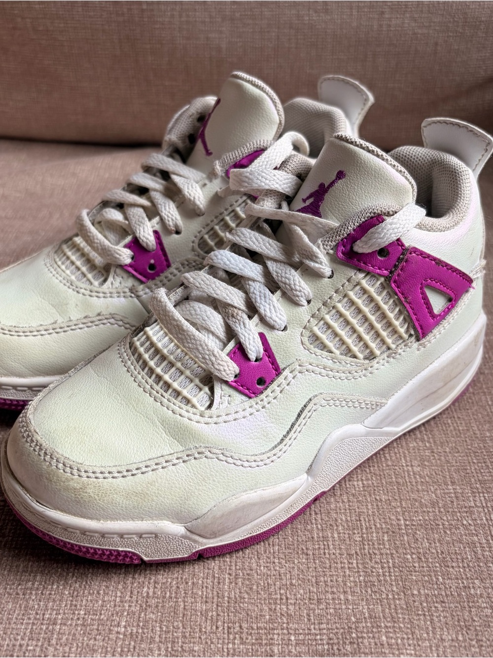 Air Jordan 4 Retro Hyper Violet Purple Sneakers